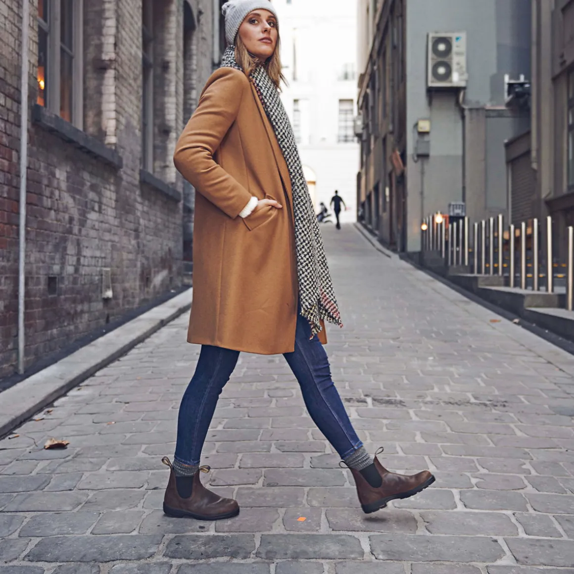 Blundstone 1609 Classic Chelsea Boot (Antique Brown)
